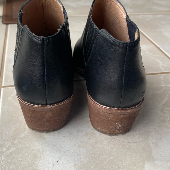 Madewell pointed-toe Chelsea booties - Picture 4 of 4